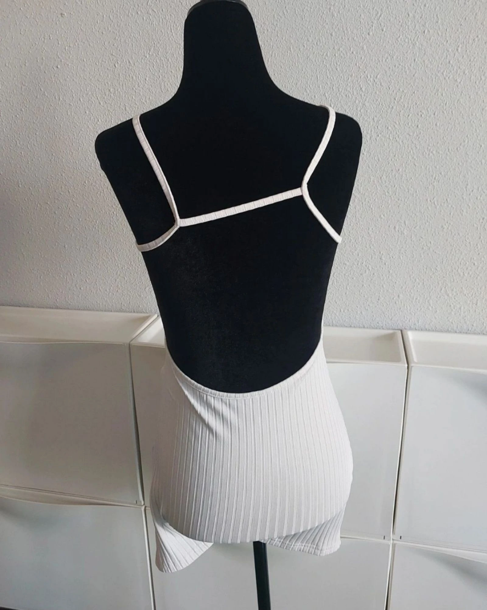 🌸mono blanco con espalda abierta talla 36-38🌸